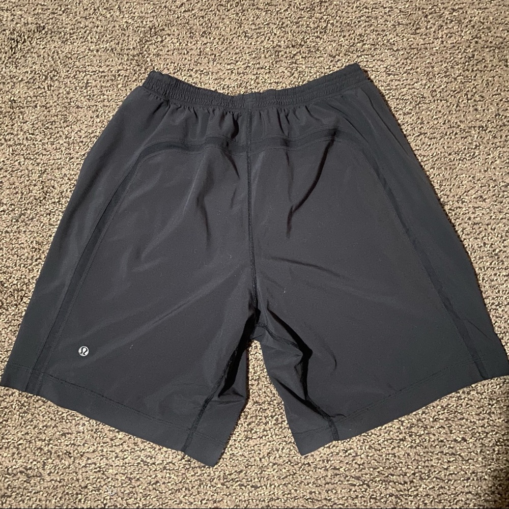Lululemon Black Pace Breaker Men Shorts Size M with liner